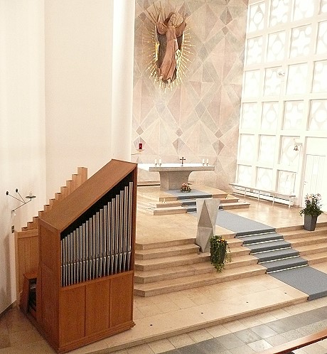 Die Kleinorgel an ihrem neuen Standort